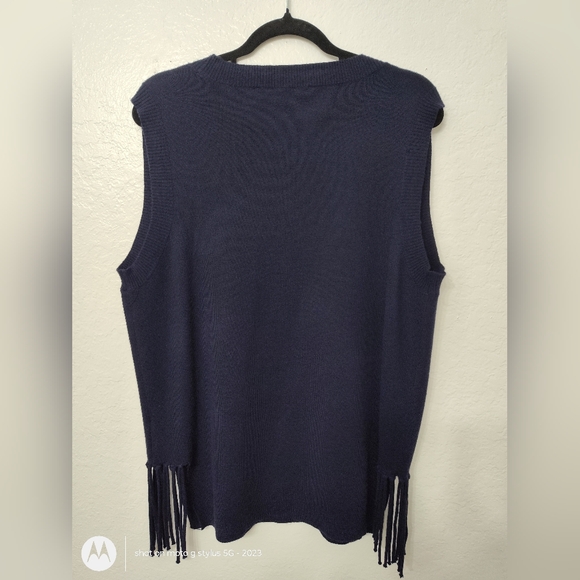 Cyrus Navy Blue Sweater Vest Size Medium Extremely Soft! - Picture 3 of 13